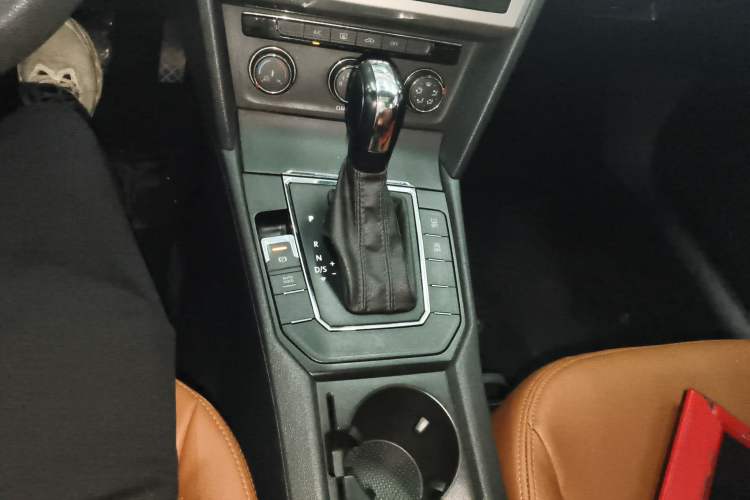 Used Volkswagen Lamando 2017 230TSI DSG Fashion Edition Gear Lever