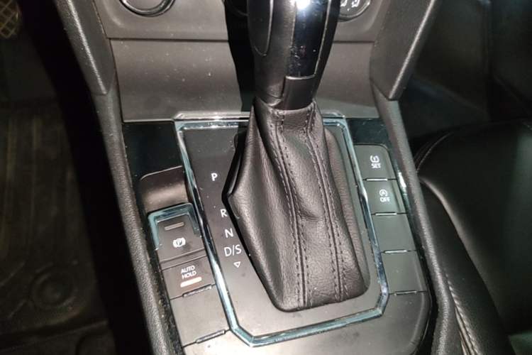 Used Volkswagen Lamando 2017 230TSI DSG Fashion Edition Gear Lever