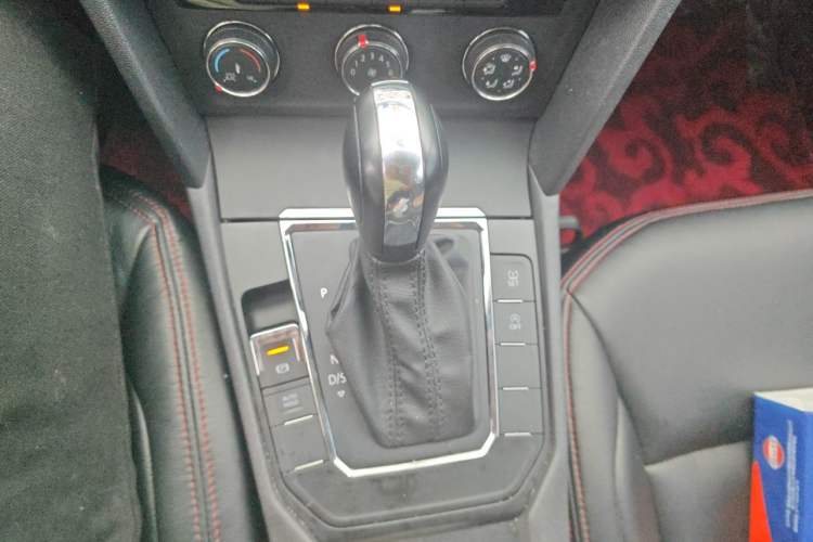Used Volkswagen Lamando 2017 230TSI DSG Fashion Edition Gear Lever