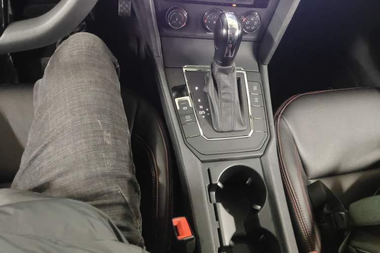 Used Volkswagen Lamando 2017 230TSI DSG Fashion Edition Gear Lever