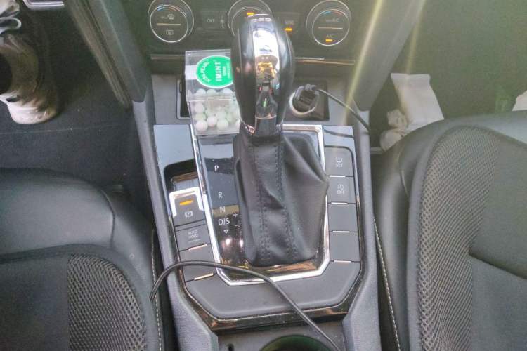 Used Volkswagen Lamando 2017 280TSI DSG Comfort Edition Gear Lever