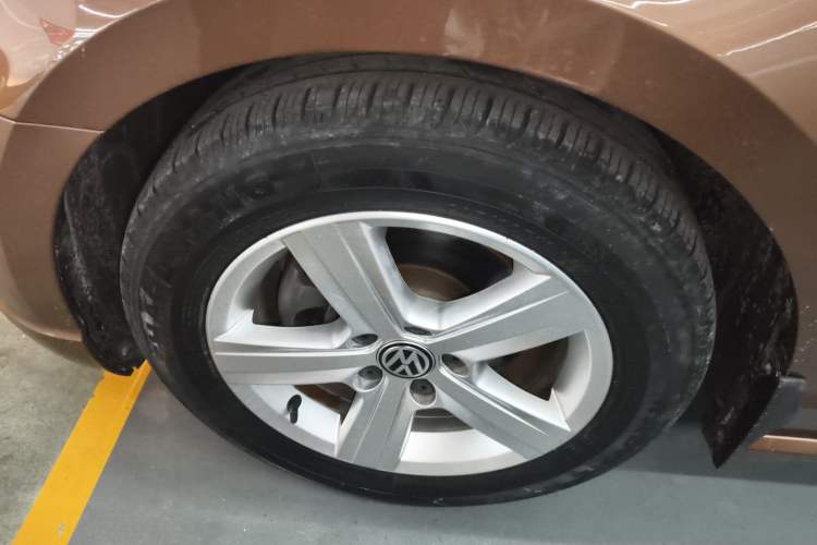 Used Volkswagen Lamando 2017 230TSI DSG Fashion Edition Left Front Wheel Hub