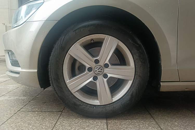 Used Volkswagen Lamando 2017 230TSI DSG Fashion Edition Left Front Wheel Hub
