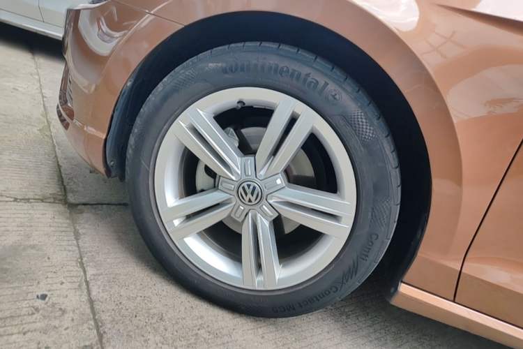 Used Volkswagen Lamando 2017 280TSI DSG Comfort Edition Left Front Wheel Hub