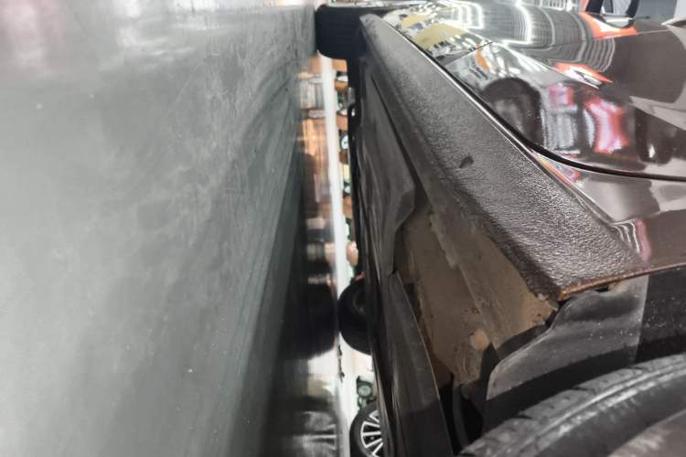 Used Volkswagen Lamando 2017 230TSI DSG Fashion Edition Left Side Sill