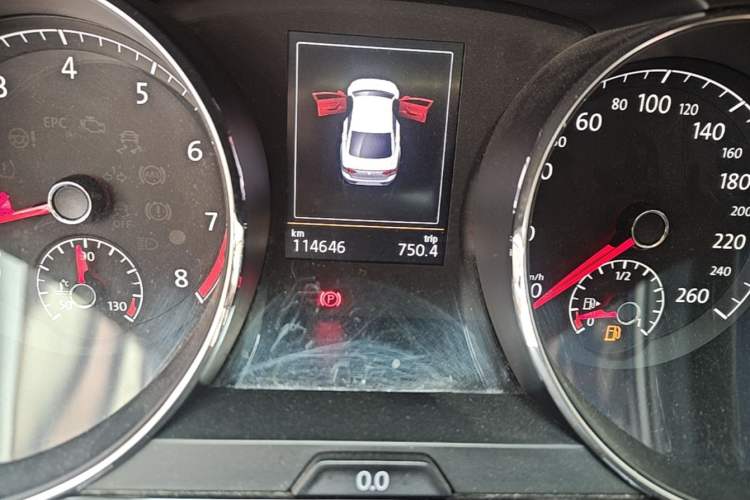 Used Volkswagen Lamando 2017 280TSI DSG Luxury Edition Odometer Close Up