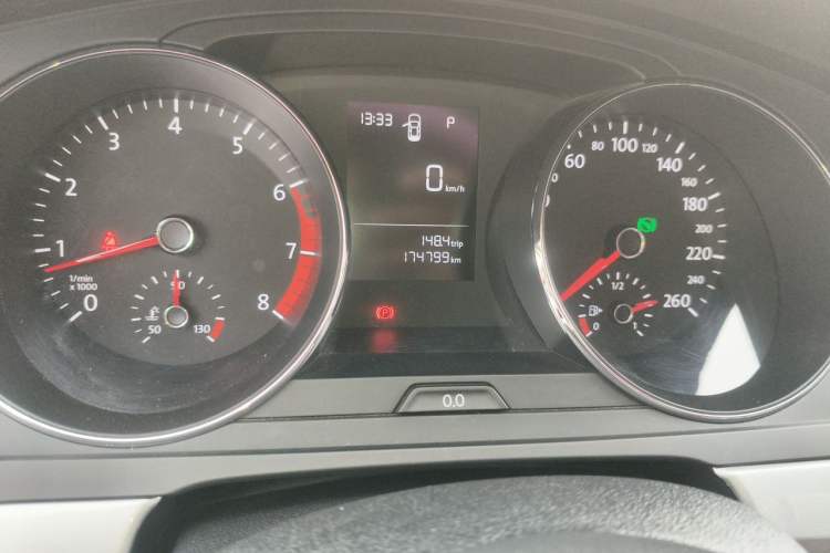 Used Volkswagen Lamando 2017 230TSI DSG Fashion Edition Odometer Close Up