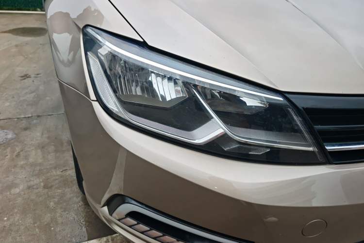 Used Volkswagen Lamando 2017 230TSI DSG Fashion Edition Right Front Headlight