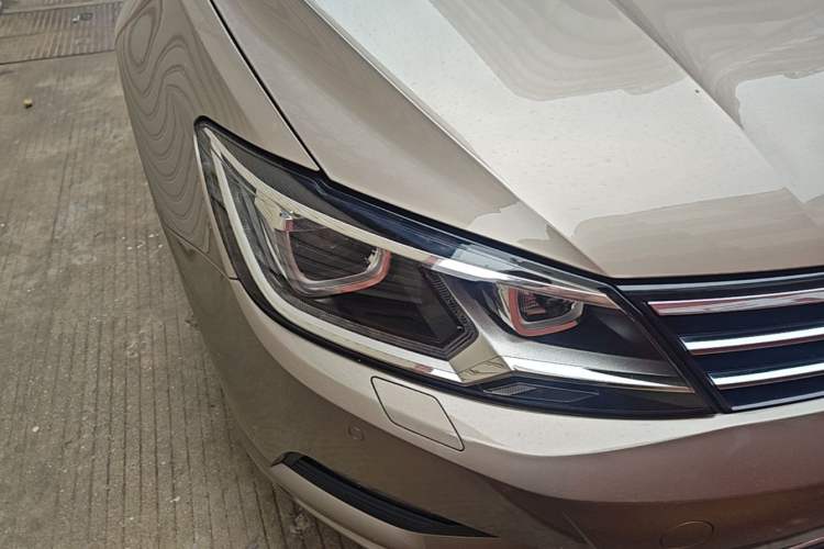 Used Volkswagen Lamando 2017 280TSI DSG Luxury Edition Right Front Headlight