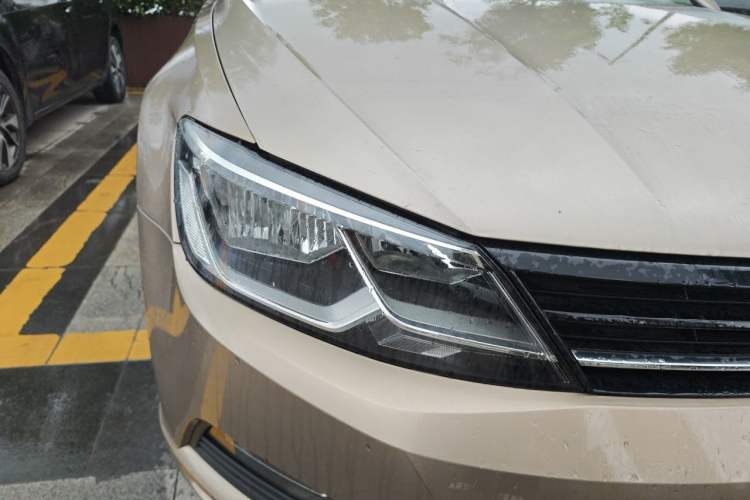 Used Volkswagen Lamando 2017 230TSI DSG Fashion Edition Right Front Headlight