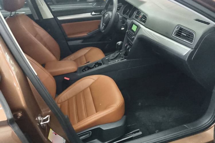 Used Volkswagen Lamando 2017 230TSI DSG Fashion Edition Right Front Seat
