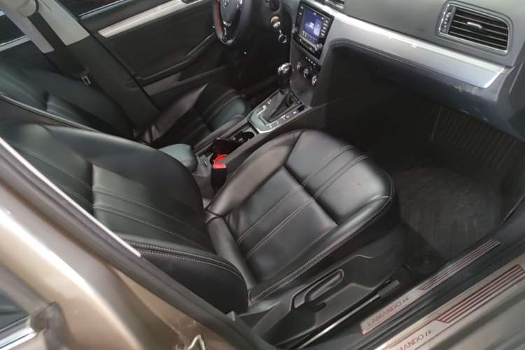 Used Volkswagen Lamando 2017 230TSI DSG Fashion Edition Right Front Seat