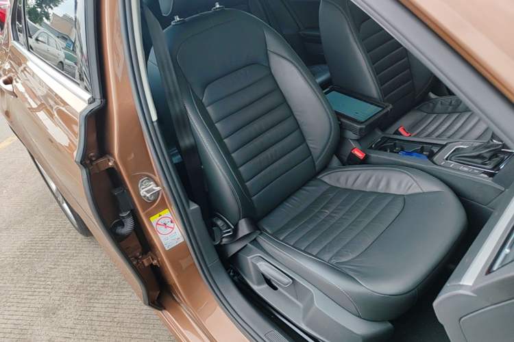 Used Volkswagen Lamando 2017 280TSI DSG Comfort Edition Right Front Seat