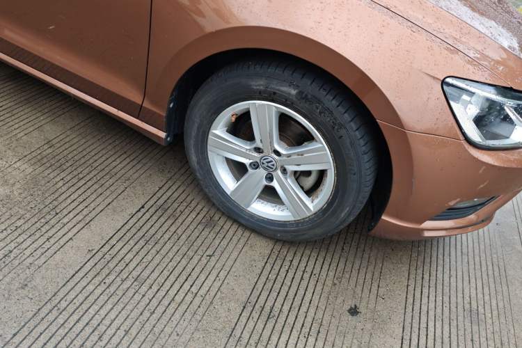 Used Volkswagen Lamando 2017 230TSI DSG Fashion Edition Right Front Wheel Hub