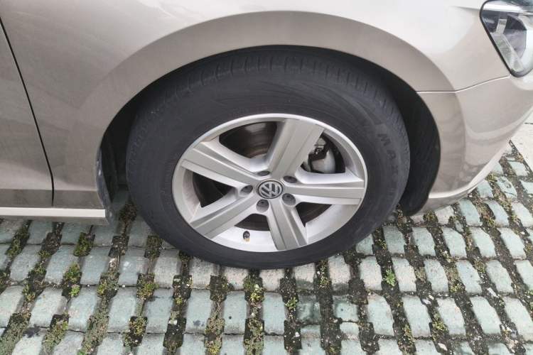 Used Volkswagen Lamando 2017 230TSI DSG Fashion Edition Right Front Wheel Hub