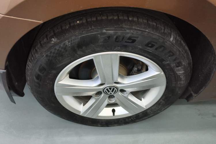Used Volkswagen Lamando 2017 230TSI DSG Fashion Edition Right Rear Wheel Hub