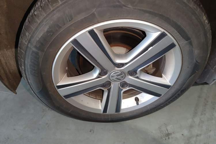 Used Volkswagen Lamando 2017 230TSI DSG Fashion Edition Right Rear Wheel Hub