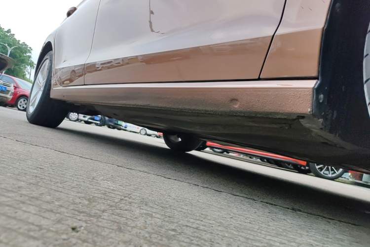 Used Volkswagen Lamando 2017 280TSI DSG Comfort Edition Right Side Sill
