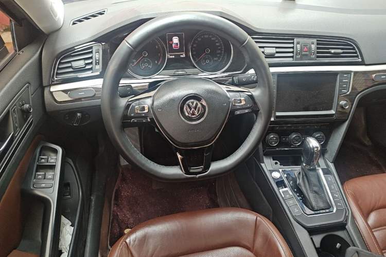 Used Volkswagen Lamando 2017 280TSI DSG Luxury Edition Steering Wheel