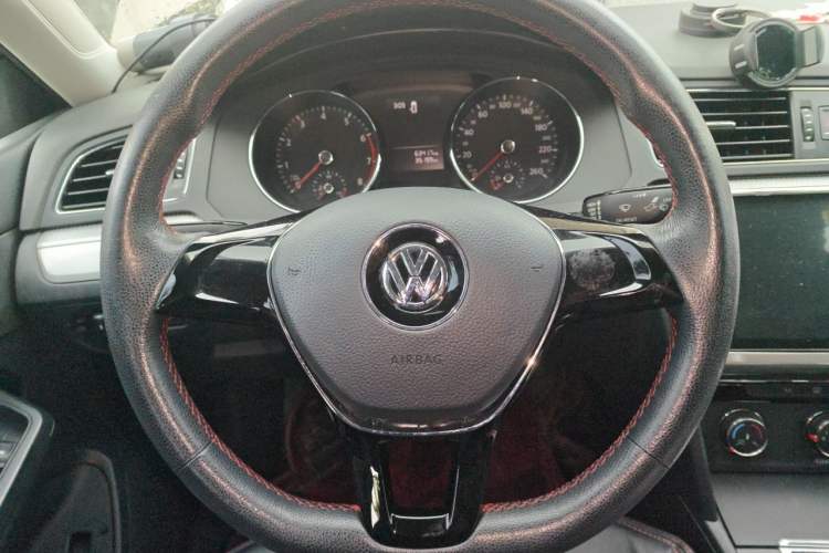 Used Volkswagen Lamando 2017 230TSI DSG Fashion Edition Steering Wheel