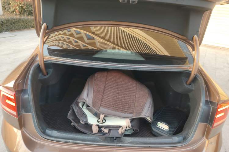 Used Volkswagen Lamando 2017 230TSI DSG Fashion Edition Trunk