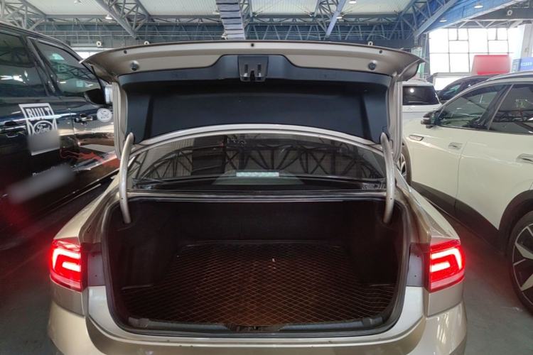 Used Volkswagen Lamando 2017 230TSI DSG Fashion Edition Trunk