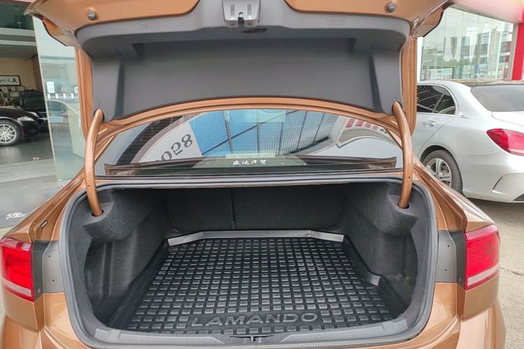 Used Volkswagen Lamando 2017 280TSI DSG Comfort Edition Trunk