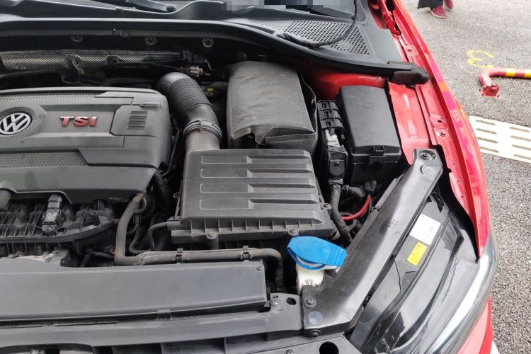 Used Volkswagen Lamando 2017 2.0T GTS Engine Bay Left