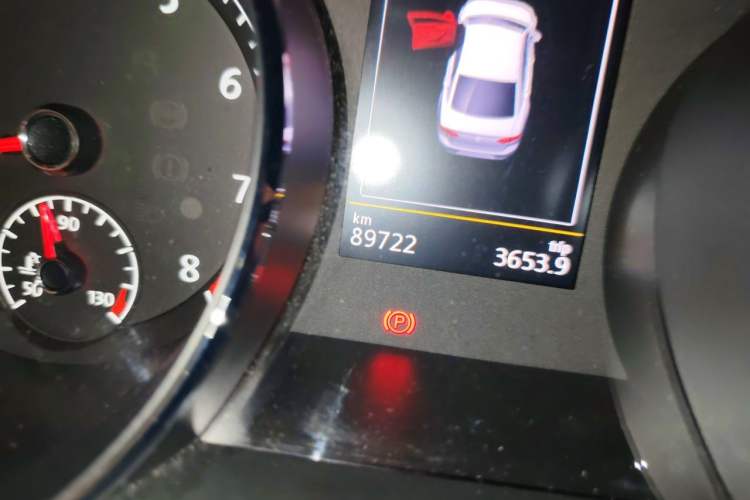 Used Volkswagen Lamando 2017 2.0T GTS Odometer Close Up