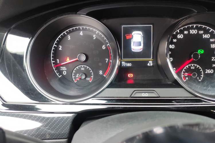Used Volkswagen Lamando 2017 2.0T GTS Odometer Close Up