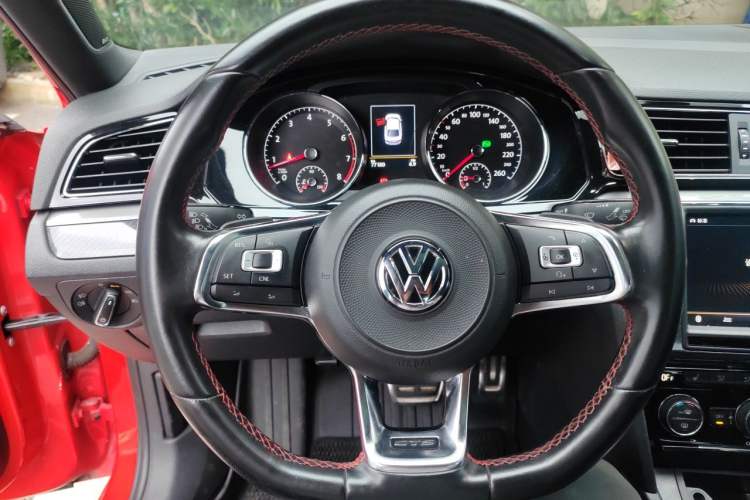 Used Volkswagen Lamando 2017 2.0T GTS Steering Wheel