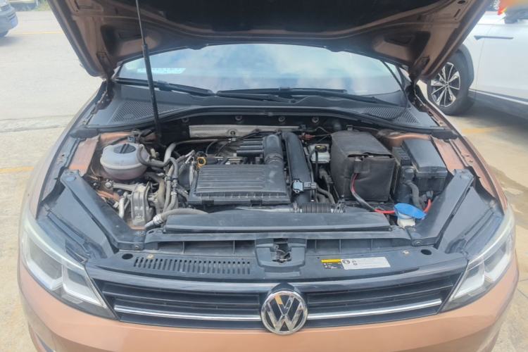 Used Volkswagen Lamando 2017 230TSI DSG Fashion Edition Engine Bay