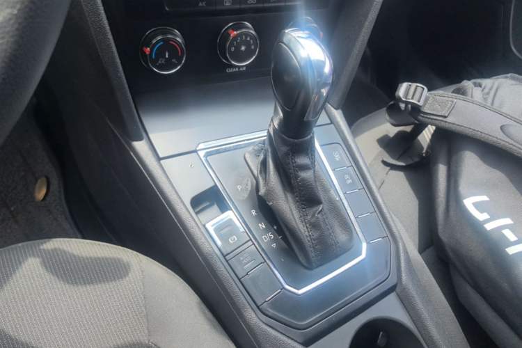Used Volkswagen Lamando 2017 230TSI DSG Fashion Edition Gear Lever