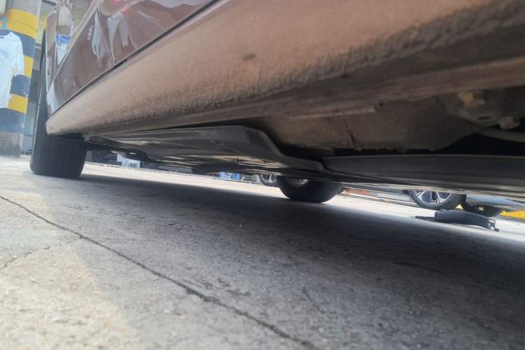 Used Volkswagen Lamando 2017 230TSI DSG Fashion Edition Left Side Sill