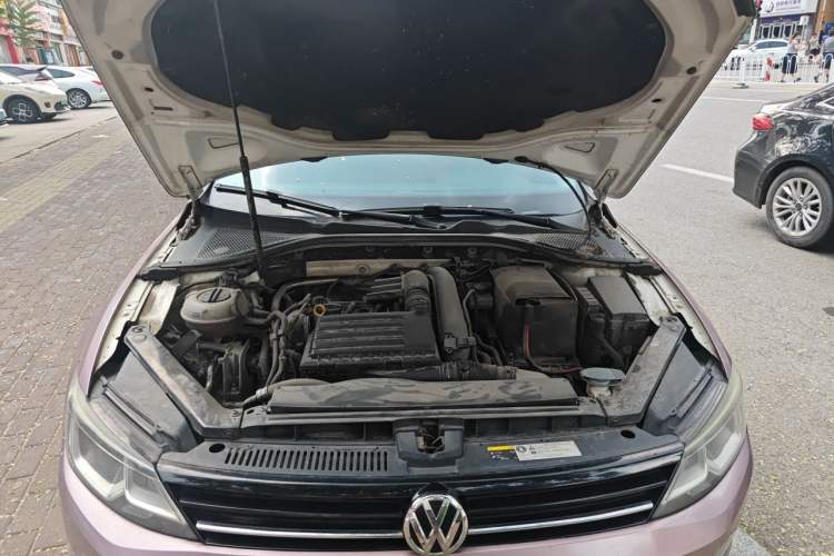 Used Volkswagen Lamando 2017 280TSI DSG Comfort Edition Engine Bay