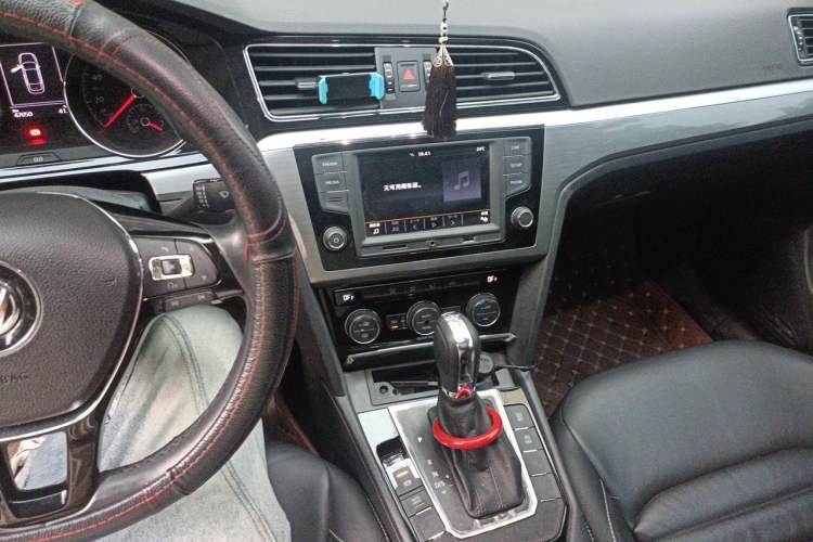 Used Volkswagen Lamando 2017 280TSI DSG Comfort Edition Audio And AC Panel