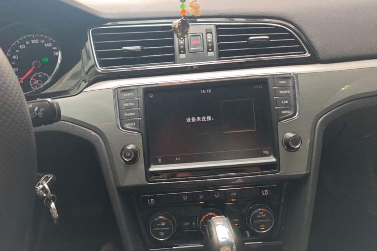 Used Volkswagen Lamando 2017 280TSI DSG Comfort Edition Audio And AC Panel