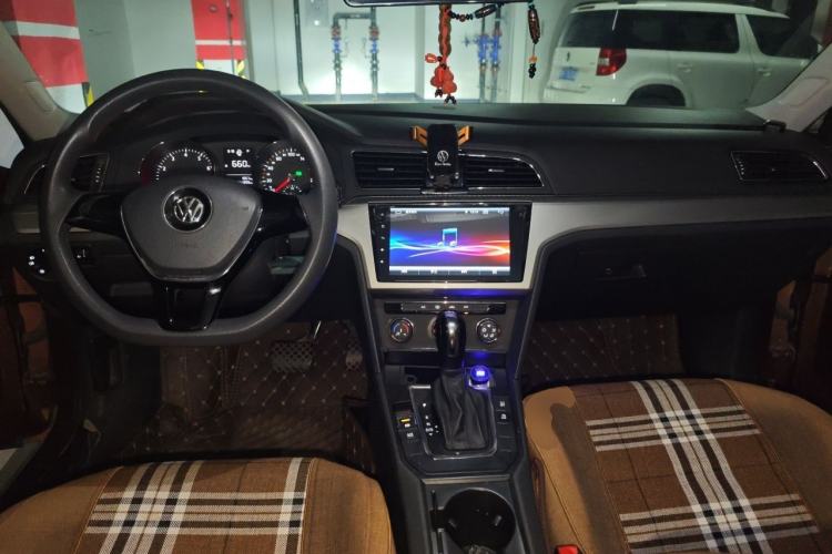 Used Volkswagen Lamando 2017 230TSI DSG Fashion Edition Center Console