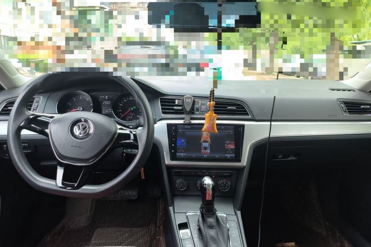 Used Volkswagen Lamando 2017 230TSI DSG Fashion Edition Center Console