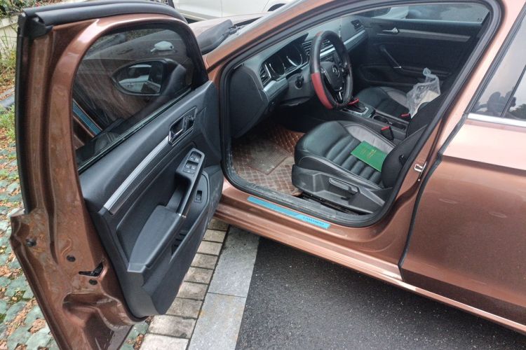 Used Volkswagen Lamando 2017 280TSI DSG Comfort Edition Driver Seat