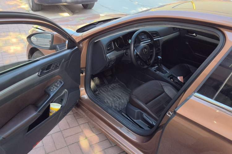 Used Volkswagen Lamando 2017 230TSI DSG Fashion Edition Driver Seat