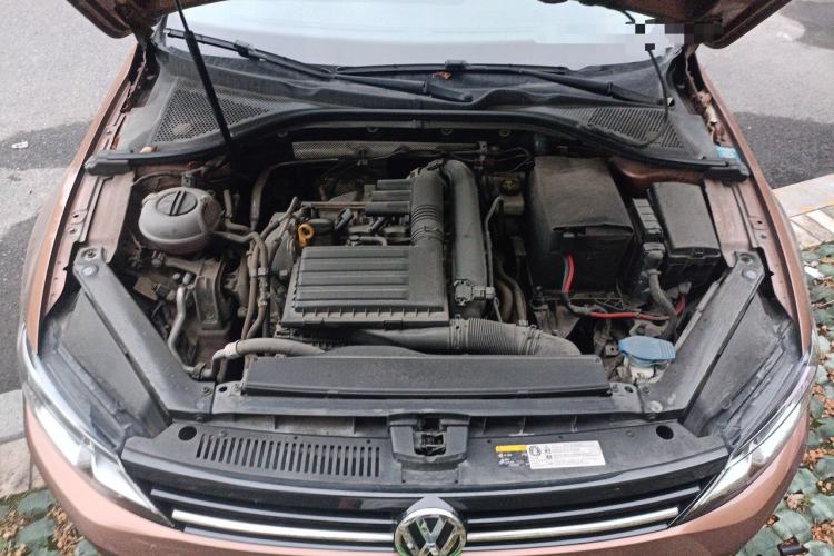 Used Volkswagen Lamando 2017 280TSI DSG Comfort Edition Engine Bay