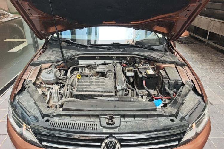 Used Volkswagen Lamando 2017 280TSI DSG Comfort Edition Engine Bay