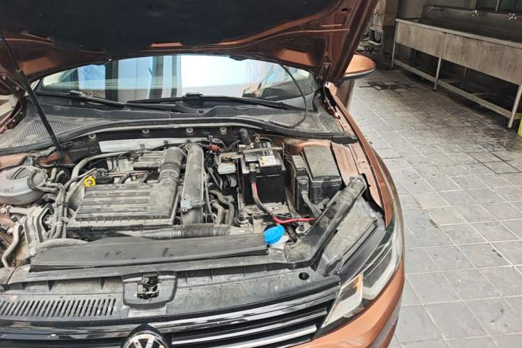 Used Volkswagen Lamando 2017 280TSI DSG Comfort Edition Engine Bay Left