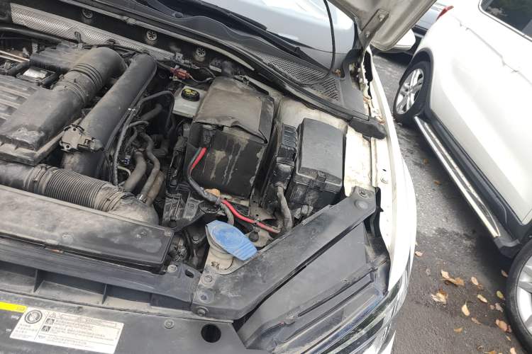 Used Volkswagen Lamando 2017 230TSI DSG Fashion Edition Engine Bay Left