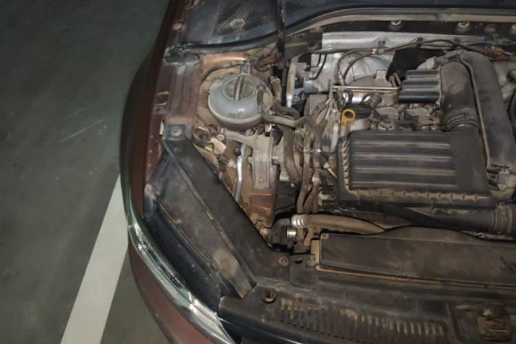 Used Volkswagen Lamando 2017 230TSI DSG Fashion Edition Engine Bay Right