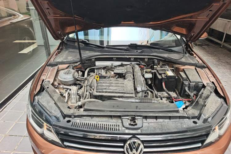 Used Volkswagen Lamando 2017 280TSI DSG Comfort Edition Engine Bay Right