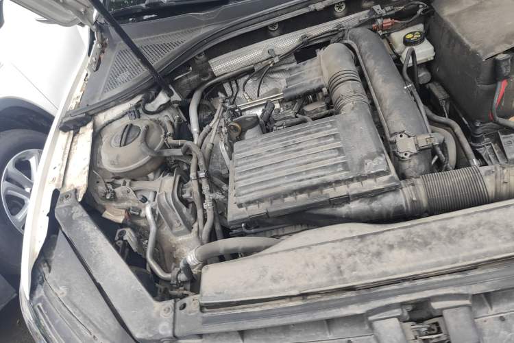 Used Volkswagen Lamando 2017 230TSI DSG Fashion Edition Engine Bay Right