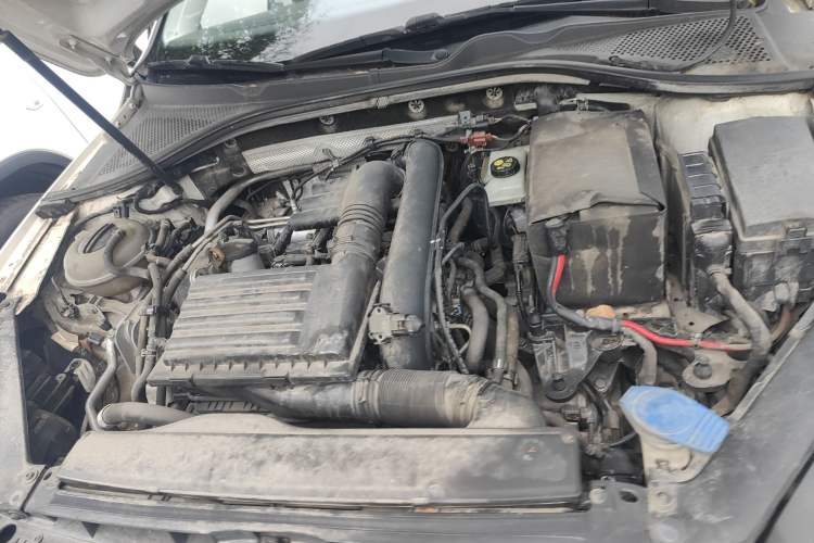 Used Volkswagen Lamando 2017 230TSI DSG Fashion Edition Engine Bay
