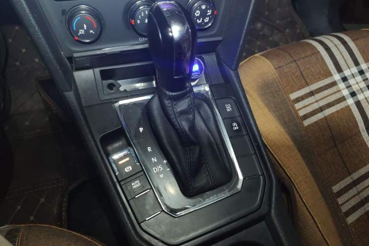 Used Volkswagen Lamando 2017 230TSI DSG Fashion Edition Gear Lever